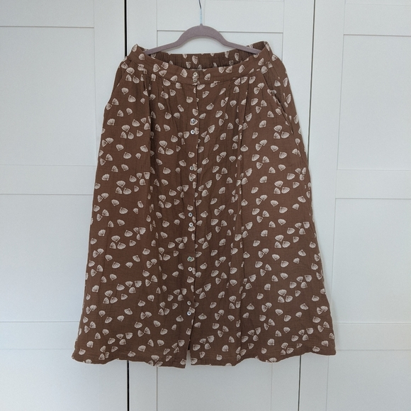 Rylee + Cru seashell button front midi skirt - Picture 3 of 6